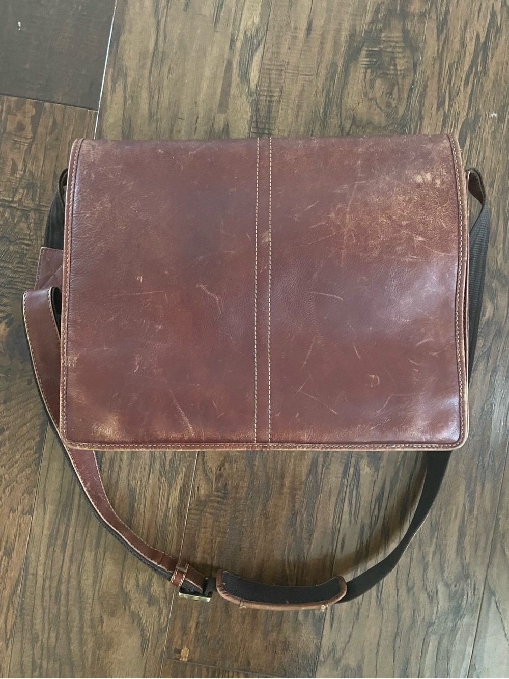 Visconti Leather Messenger Bag in Brown
